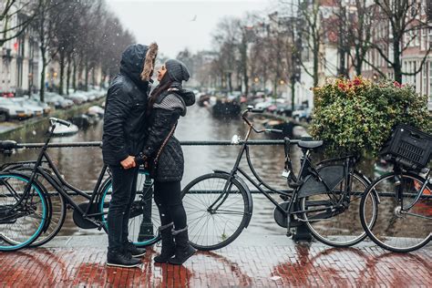 dating in the netherlands customs